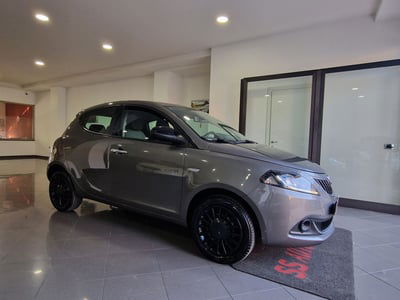 Lancia Ypsilon 1.0 FireFly 5 porte S&S Hybrid Ecochic Gold usata