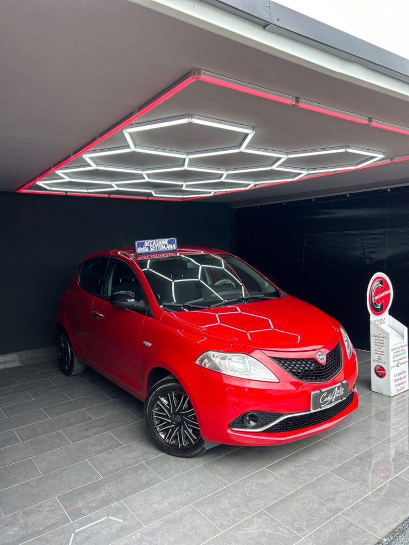 Lancia Ypsilon 1.2 69 CV 5 porte Platinum