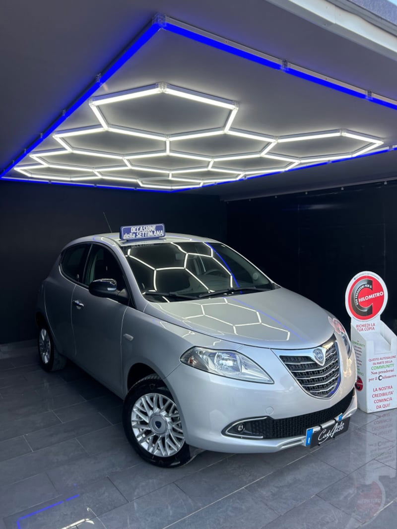 Lancia Ypsilon 0.9 TwinAir 85 CV 5 porte Metano Ecochic Gold