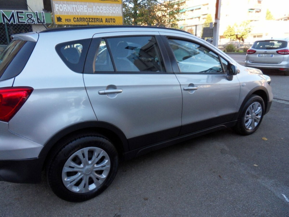 Suzuki S-Cross 1.4 Hybrid Easy (2)