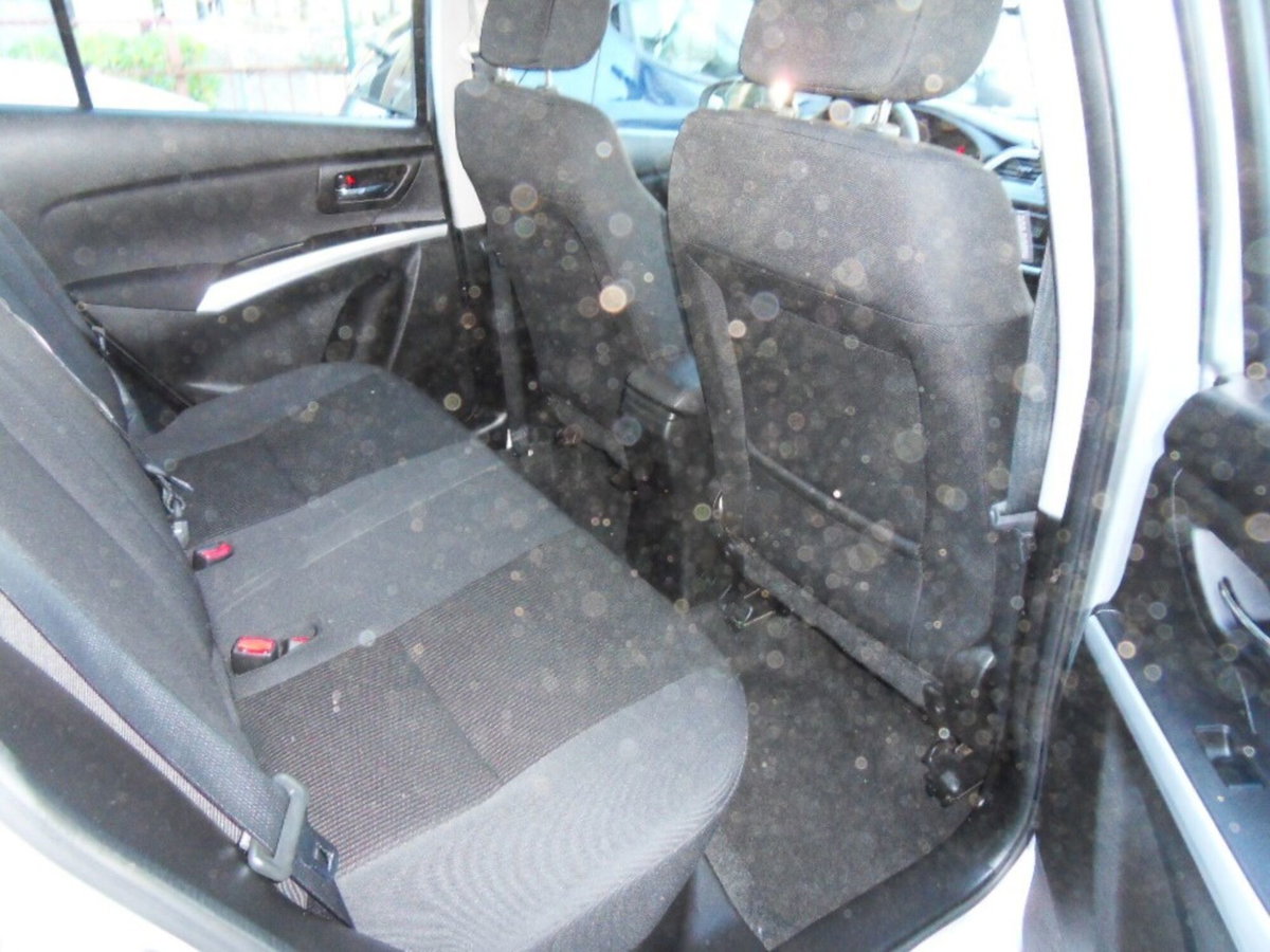 Suzuki S-Cross 1.4 Hybrid Easy (10)