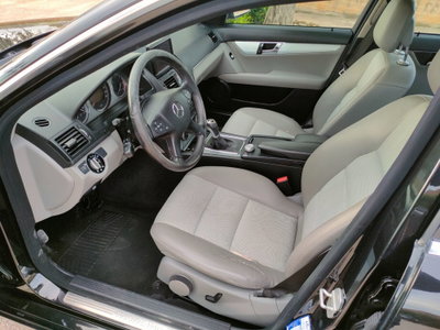 Mercedes-Benz Classe C 220 CDI Elegance (7)