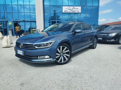 Volkswagen Passat 2.0 TDI DSG Highline BlueM. Tech. usata