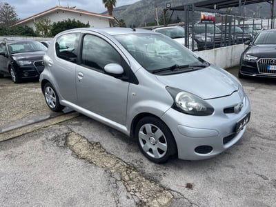 Toyota Aygo 1.0 12V VVT-i 5 porte Sol Connect usata