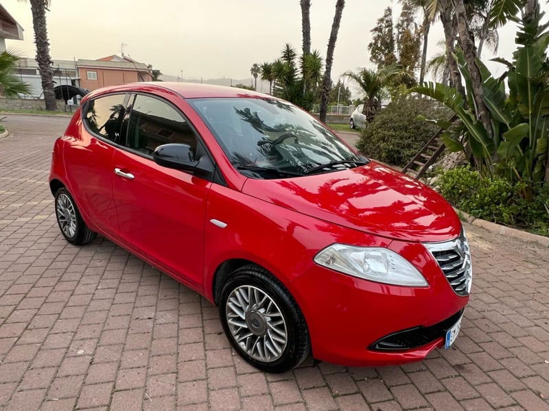 Lancia Ypsilon 1.3 MJT 16V 95 CV 5 porte S&S Black&Red