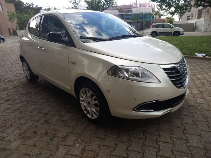 Lancia Ypsilon 1.2 69 CV 5 porte Platinum