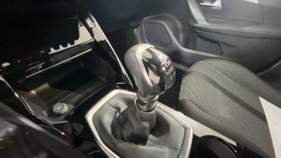 Peugeot 2008 1.2 puretech Active s&s 100cv (10)