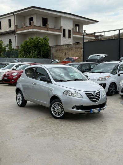 Lancia Ypsilon 0.9 TwinAir 85 CV 5 porte Metano Ecochic Silver usata