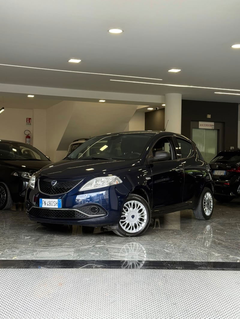 Lancia Ypsilon 1.2 69 CV 5 porte Silver