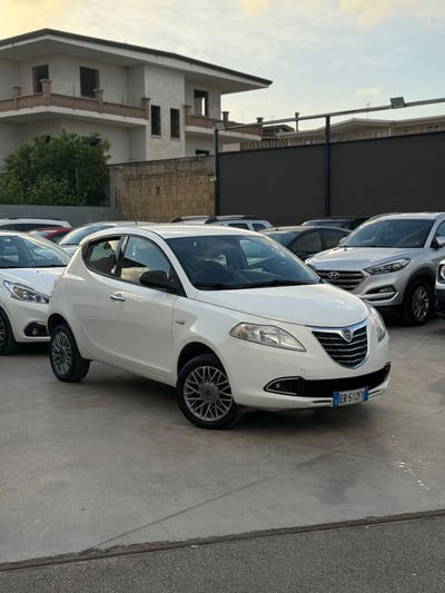 Lancia Ypsilon 0.9 TwinAir 85 CV 5 porte Metano Ecochic Silver usata