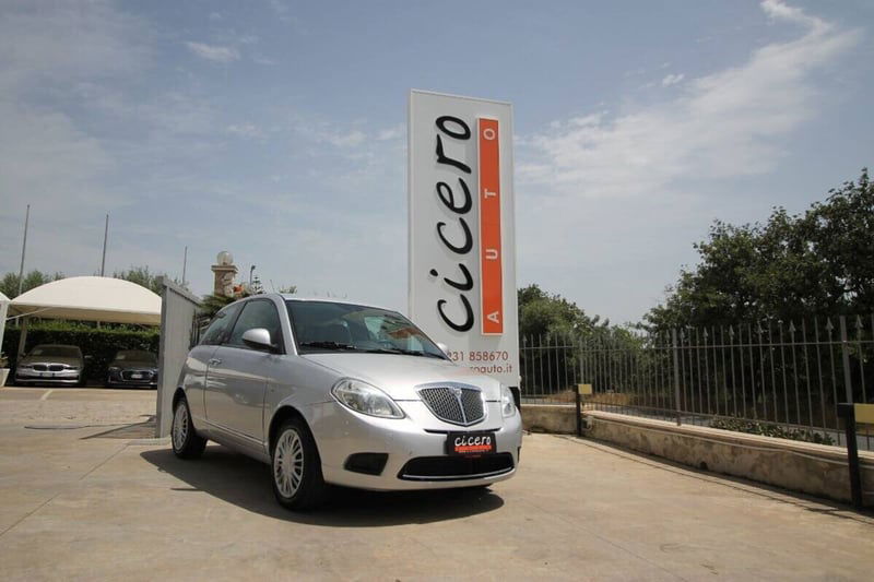 Lancia Ypsilon 1.3 MJT 75 CV New Oro