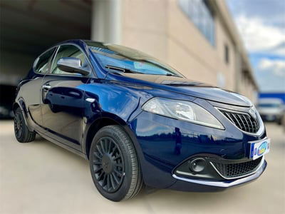 Lancia Ypsilon 1.0 FireFly 5 porte S&S Hybrid Ecochic Silver usata