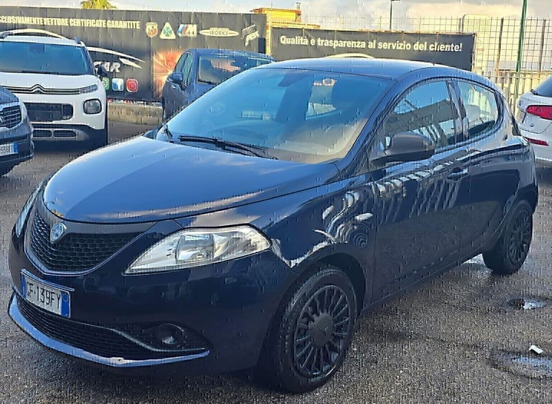Lancia Ypsilon 1.0 FireFly 5 porte S&S Hybrid Ecochic Silver