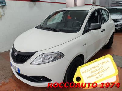 Lancia Ypsilon 1.0 FireFly 5 porte S&S Hybrid Ecochic Silver usata