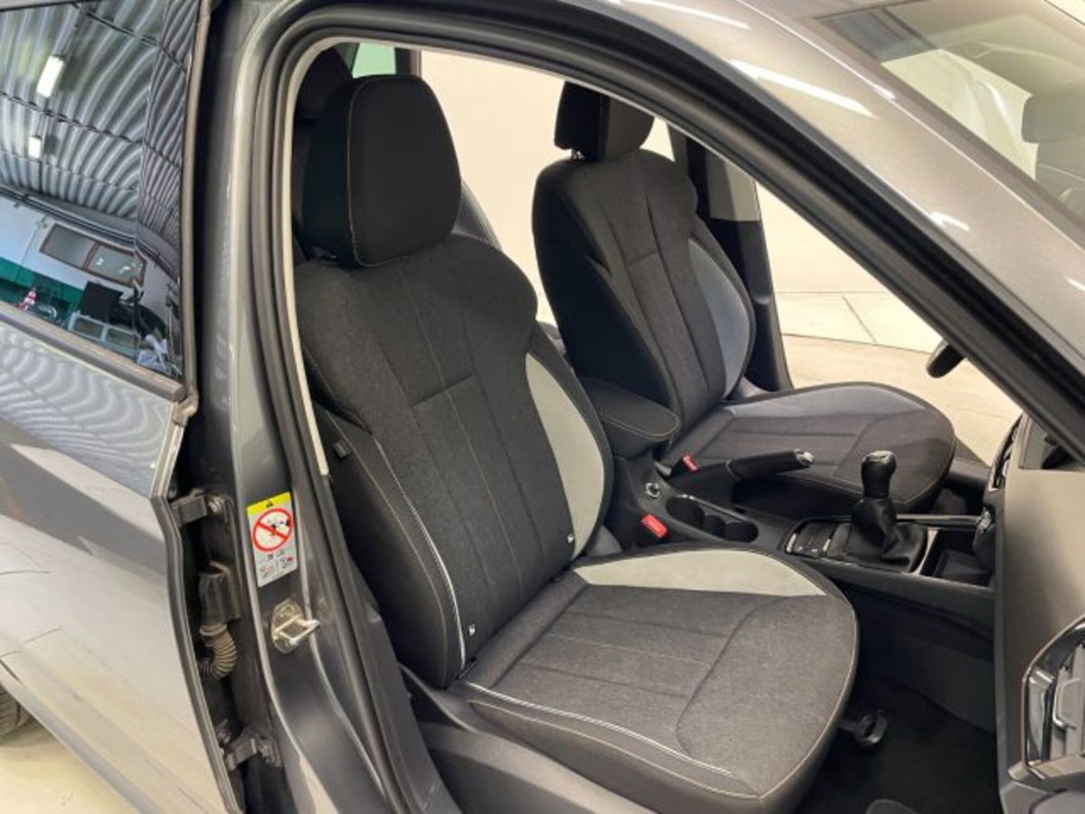Skoda Kamiq 1.0 tsi Black Dots 95cv (8)