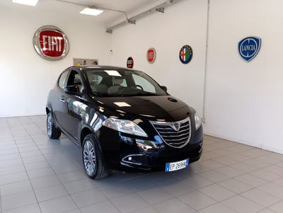 Lancia Ypsilon 0.9 TwinAir 85 CV 5 porte Metano Ecochic Silver usata