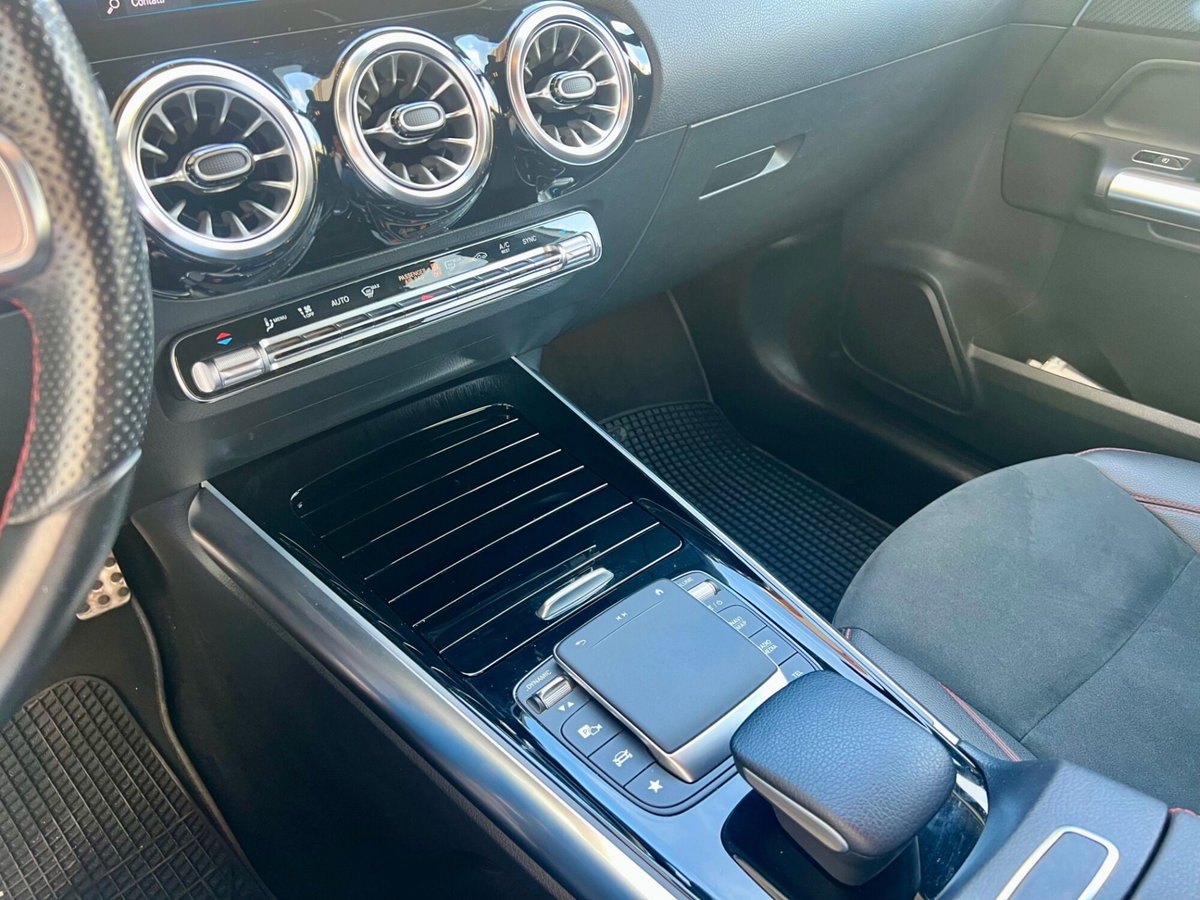 Mercedes-Benz GLA SUV 180 d Automatic Premium (11)