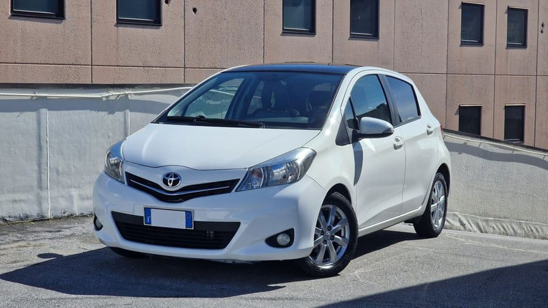 Toyota Yaris 1.D-4D 5 porte Lounge M-MT