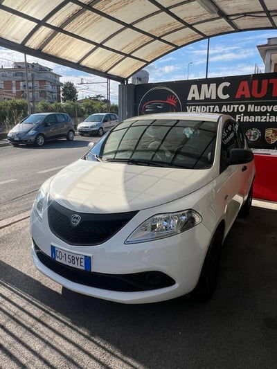 Lancia Ypsilon 1.0 FireFly 5 porte S&S Hybrid Ecochic Gold usata