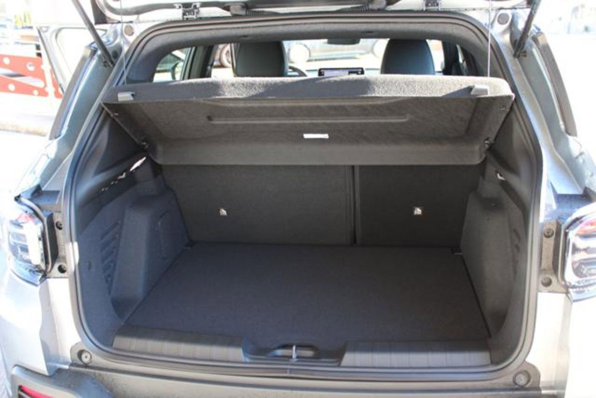 Jeep Avenger 1.2 turbo e-hybrid mhev Upland 4xe 145cv edct6 (15)