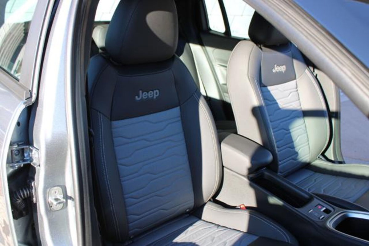 Jeep Avenger 1.2 turbo e-hybrid mhev Upland 4xe 145cv edct6 (17)