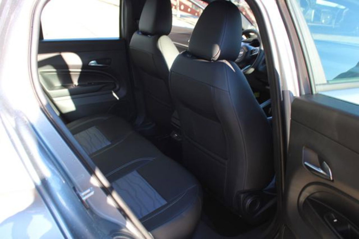 Jeep Avenger 1.2 turbo e-hybrid mhev Upland 4xe 145cv edct6 (18)
