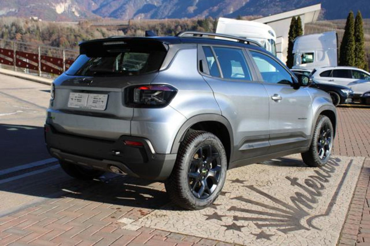 Jeep Avenger 1.2 turbo e-hybrid mhev Upland 4xe 145cv edct6 (9)
