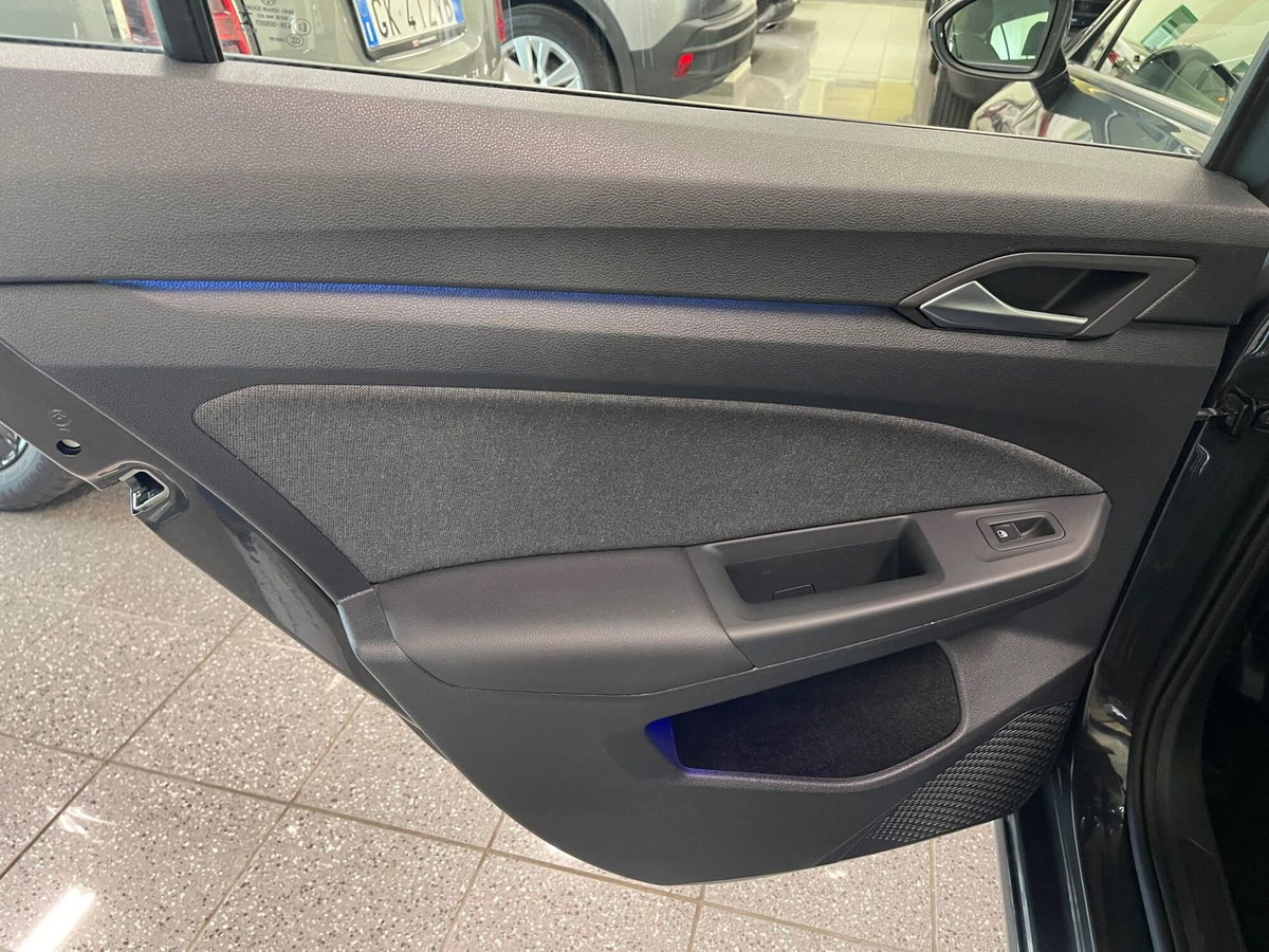 Volkswagen Golf 2.0 TDI DSG SCR Life (11)