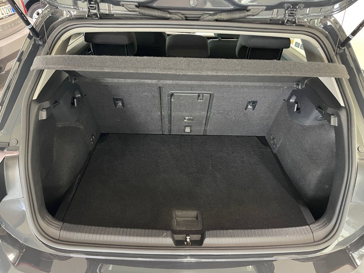 Volkswagen Golf 2.0 TDI DSG SCR Life (9)