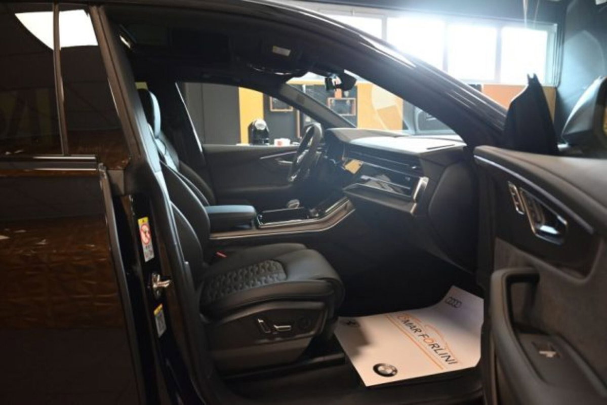 Audi RS Q8 Q8 4.0 mhev 48V performance 640cv tiptronic (10)
