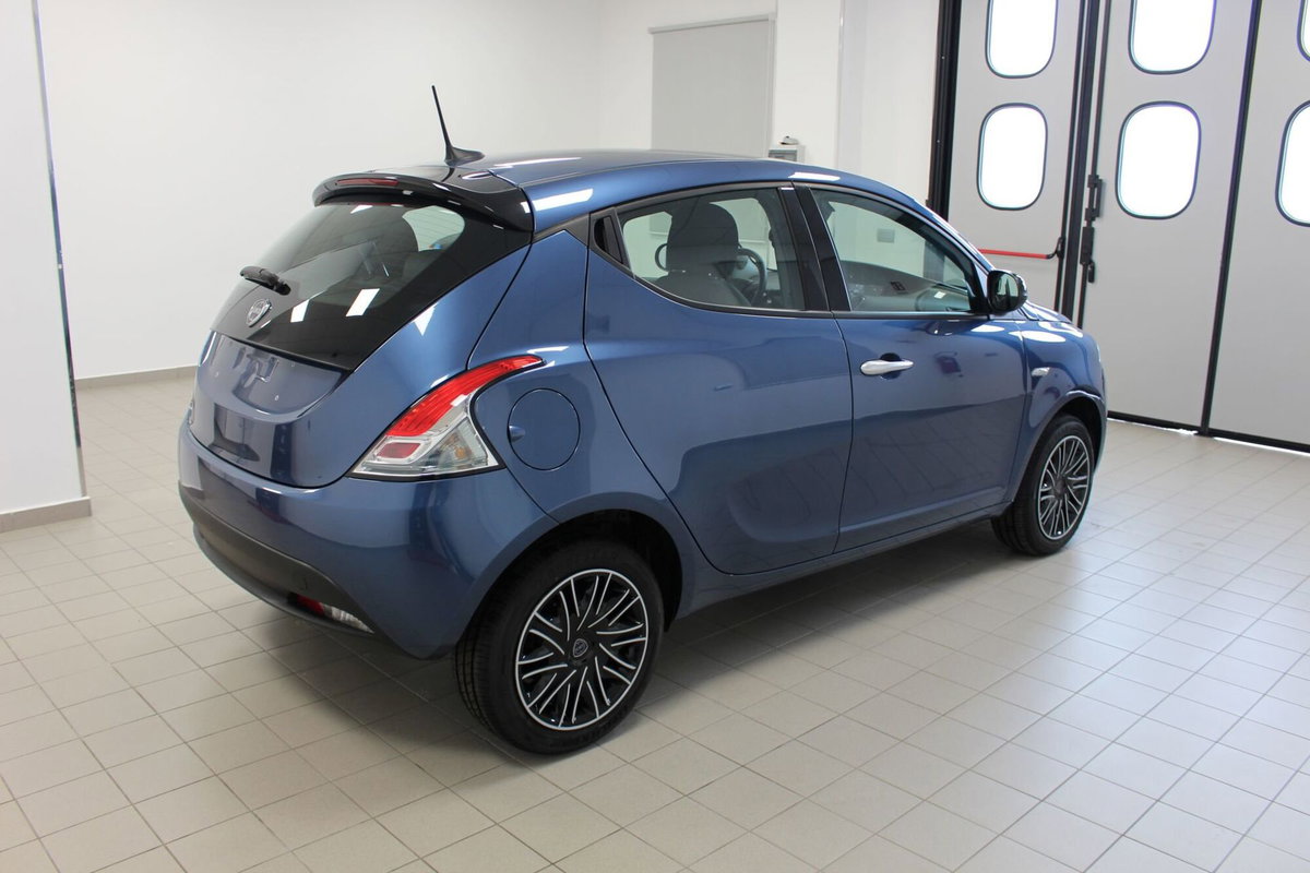 Lancia Ypsilon 1.0 FireFly 5 porte S&S Hybrid Ecochic Gold (4)