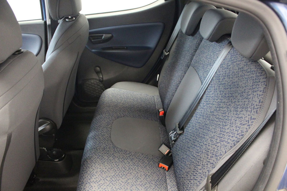 Lancia Ypsilon 1.0 FireFly 5 porte S&S Hybrid Ecochic Gold (9)