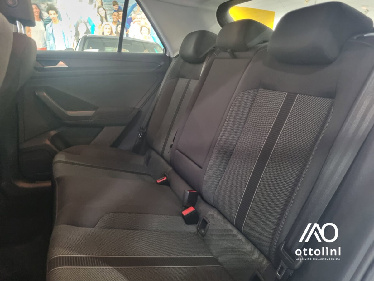 Volkswagen T-Roc 1.0 TSI Life (9)