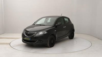 Lancia Ypsilon 1.0 FireFly 5 porte S&S Hybrid Ecochic Silver usata