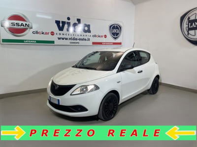 Lancia Ypsilon 1.0 FireFly 5 porte S&S Hybrid Ecochic Silver usata