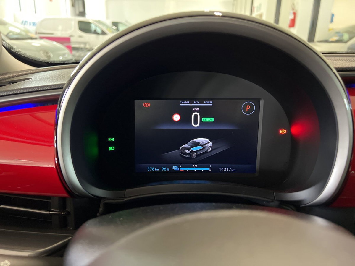 Fiat 600e 54kWh Red (11)