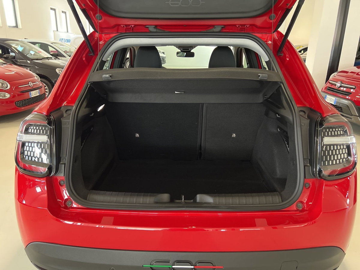 Fiat 600e 54kWh Red (14)
