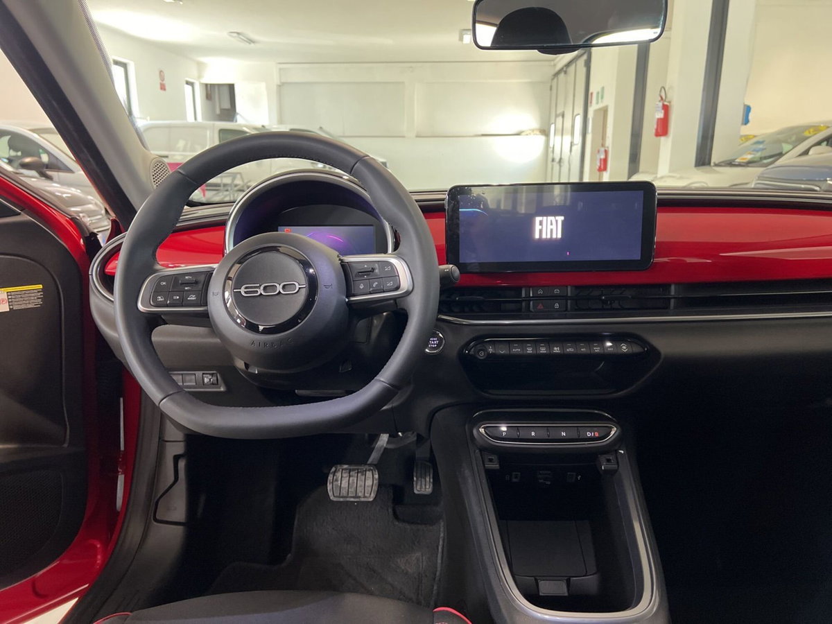 Fiat 600e 54kWh Red (8)