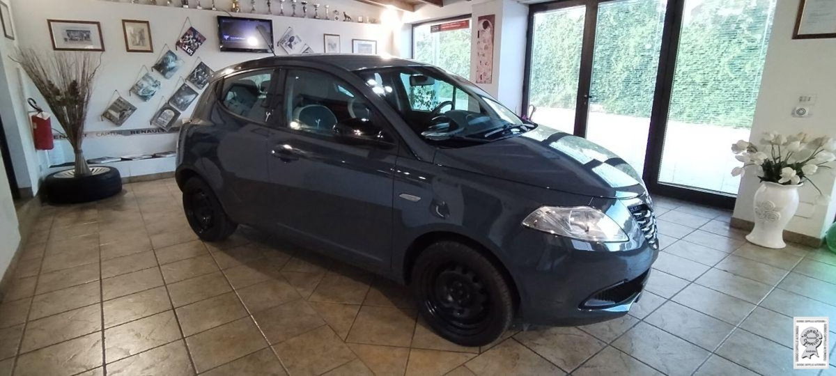 Lancia Ypsilon 1.2 69 CV 5 porte GPL Ecochic Gold (3)