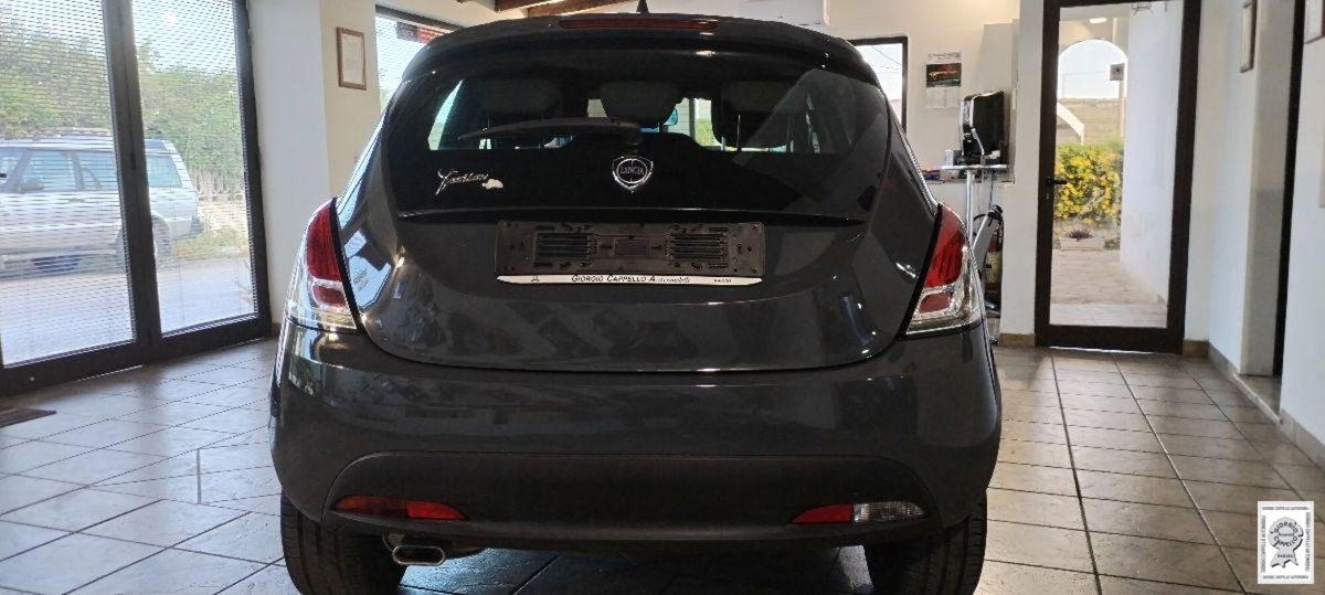 Lancia Ypsilon 1.2 69 CV 5 porte GPL Ecochic Gold (4)