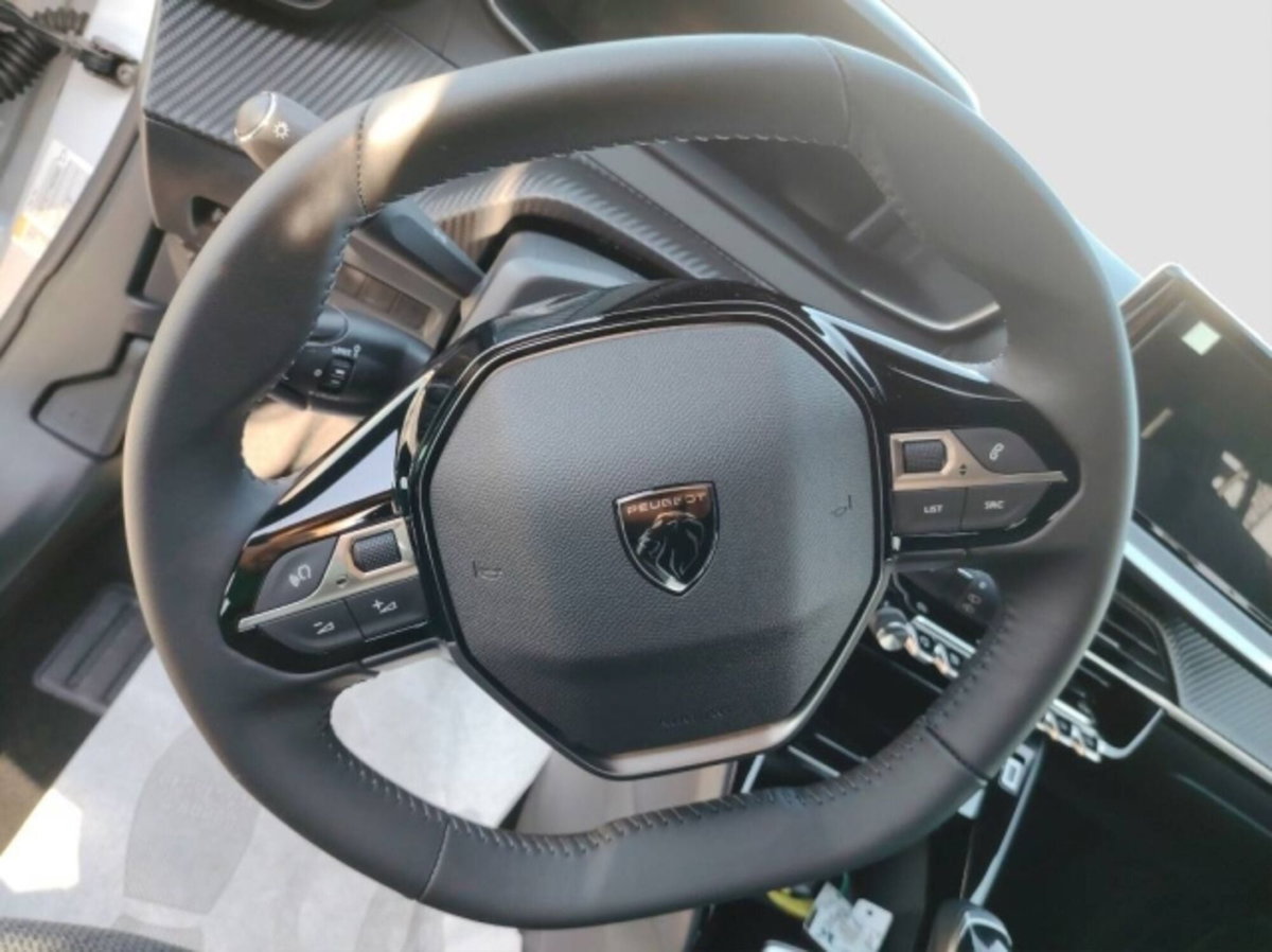 Peugeot 2008 1.2 puretech Allure s&s 100cv (10)