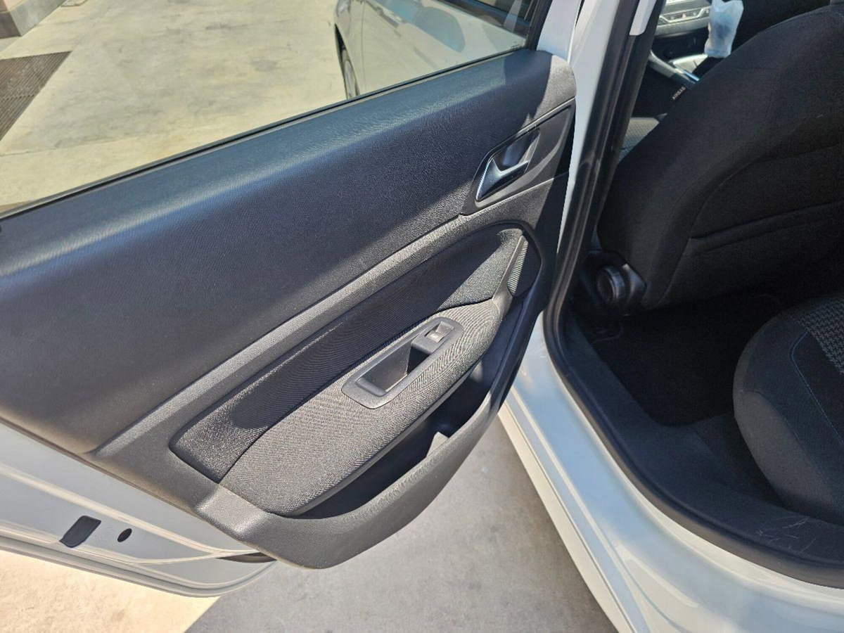 Peugeot 308 SW BlueHDi 100 S&S Active (12)