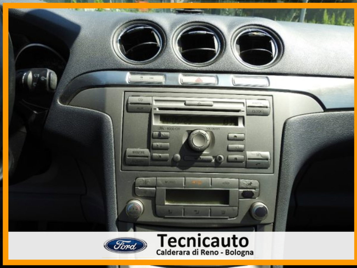 Ford S-Max 2.0 TDCi 140CV Titanium (16)