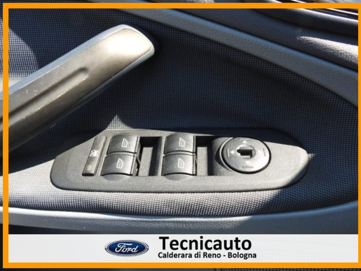 Ford S-Max 2.0 TDCi 140CV Titanium (17)