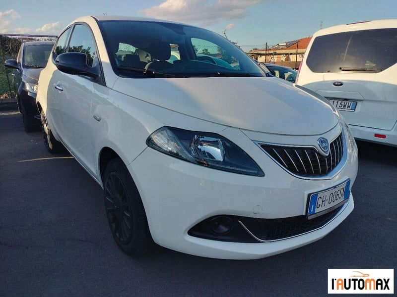 Lancia Ypsilon 1.0 FireFly 5 porte S&S Hybrid Silver Plus