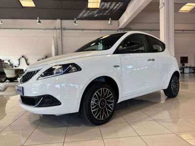Lancia Ypsilon 1.0 FireFly 5 porte S&S Hybrid Gold Plus nuova
