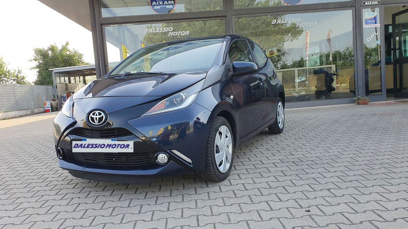 Toyota Aygo 1.0 VVT-i 69 CV 5 porte x-play