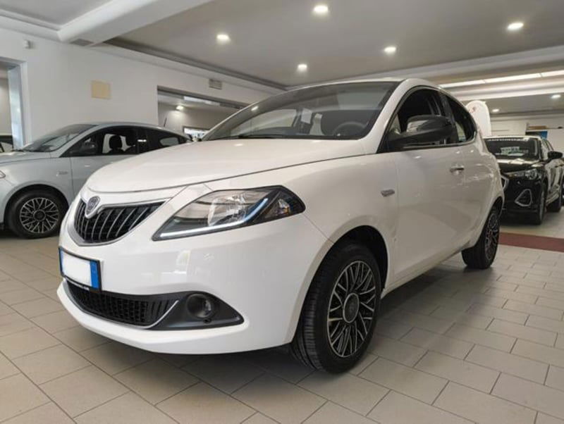 Lancia Ypsilon 1.0 FireFly 5 porte S&S Hybrid Ecochic Silver