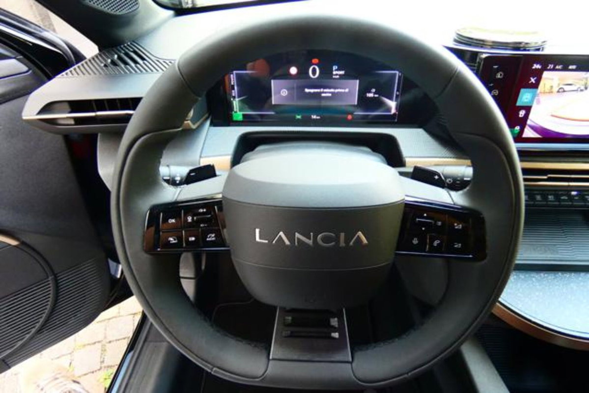 Lancia Ypsilon 1.2 mhev Edizione Cassina e-dct (10)