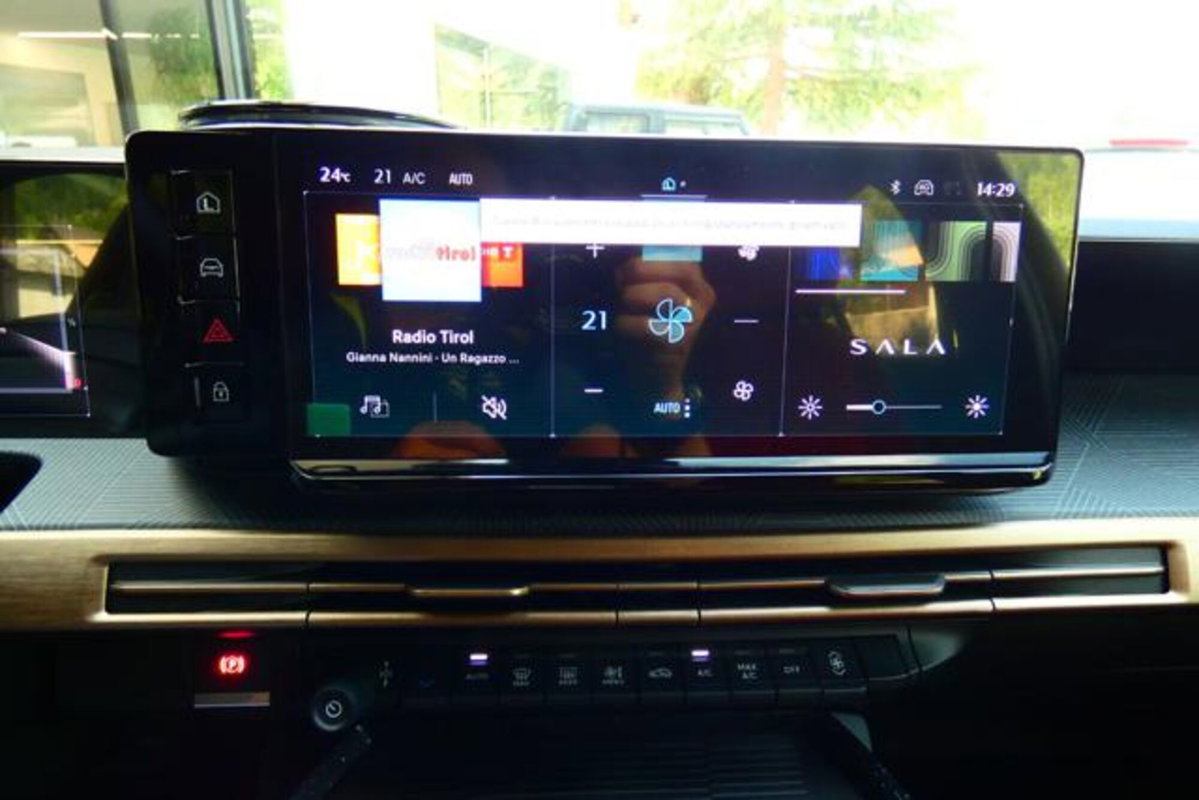 Lancia Ypsilon 1.2 mhev Edizione Cassina e-dct (17)